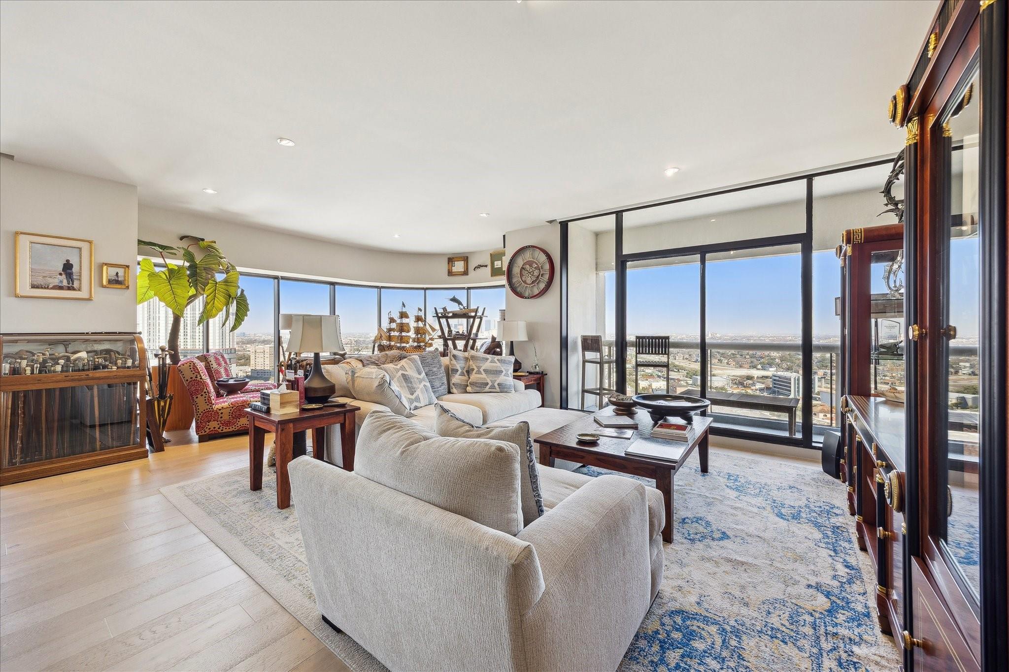 1701 Hermann Drive 22CE