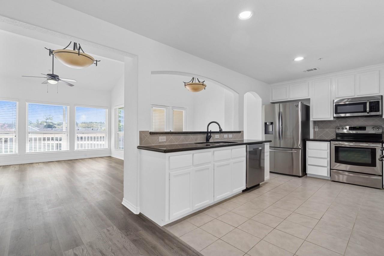 30 April Point Drive S