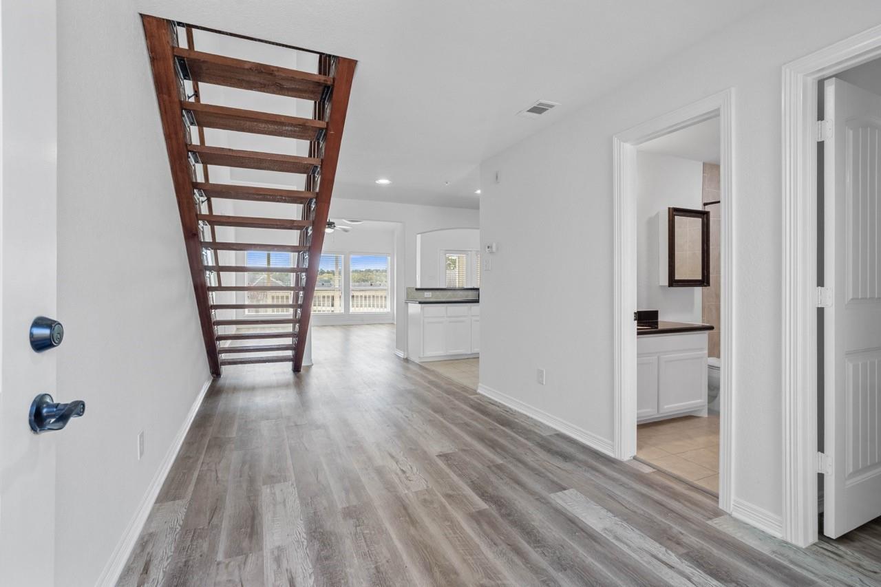 30 April Point Drive S