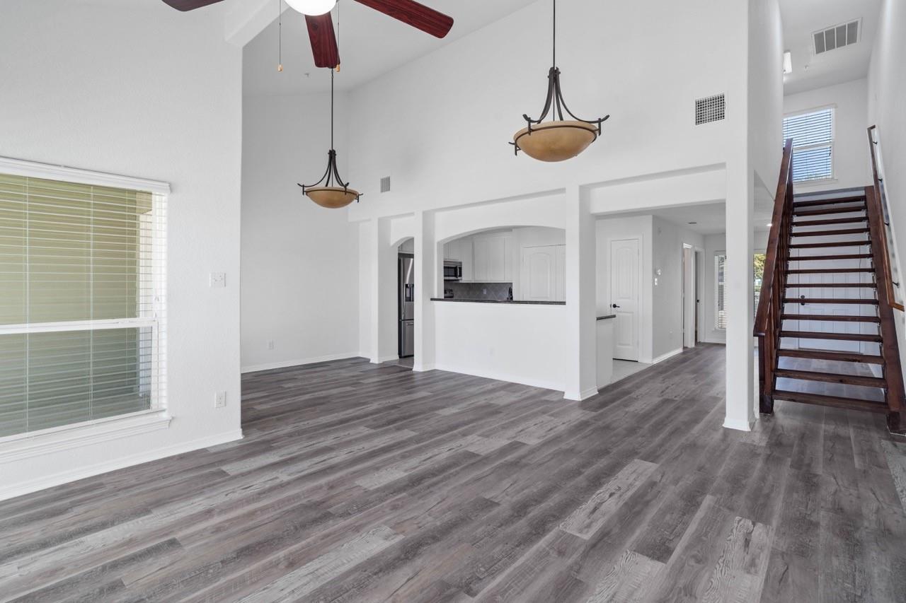 30 April Point Drive S