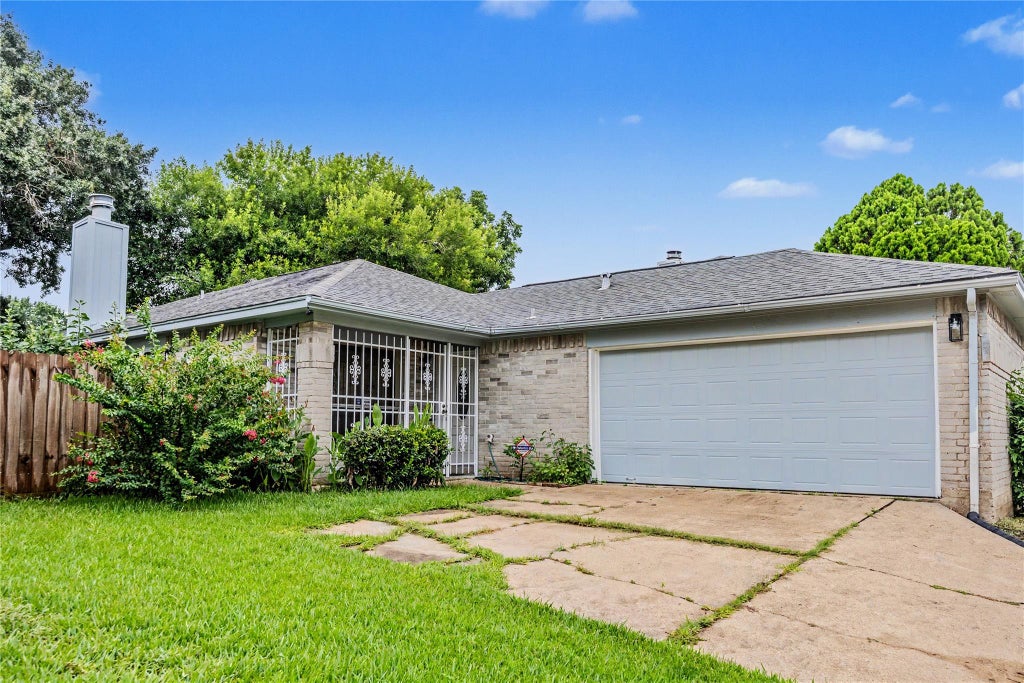 Photo of 7907 Chancel Drive DR, Houston, TX 77071 (MLS # 46480566)