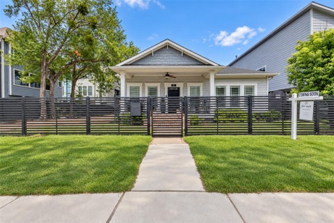 Photo of 827 W 19th Street ST, Houston, TX 77008 (MLS # 56796007)