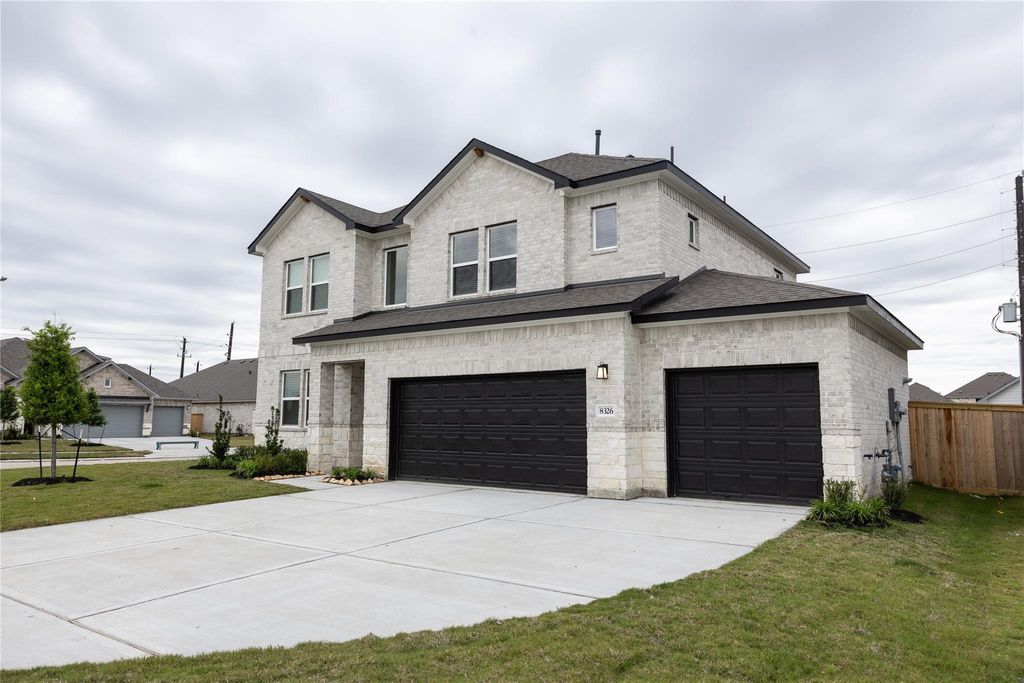 Photo of 8326 Amethyst Valley Lane, Angleton, TX 77515 (MLS # 80094261)