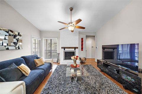Photo of 2001 Bering Drive #2L, Houston, TX 77057 (MLS # 75562934)