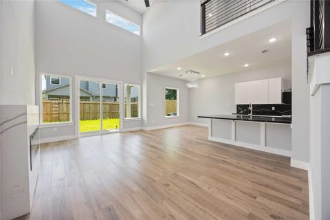 Photo of 4923 Golden Forest Drive, Houston, TX 77091 (MLS # 83786286)