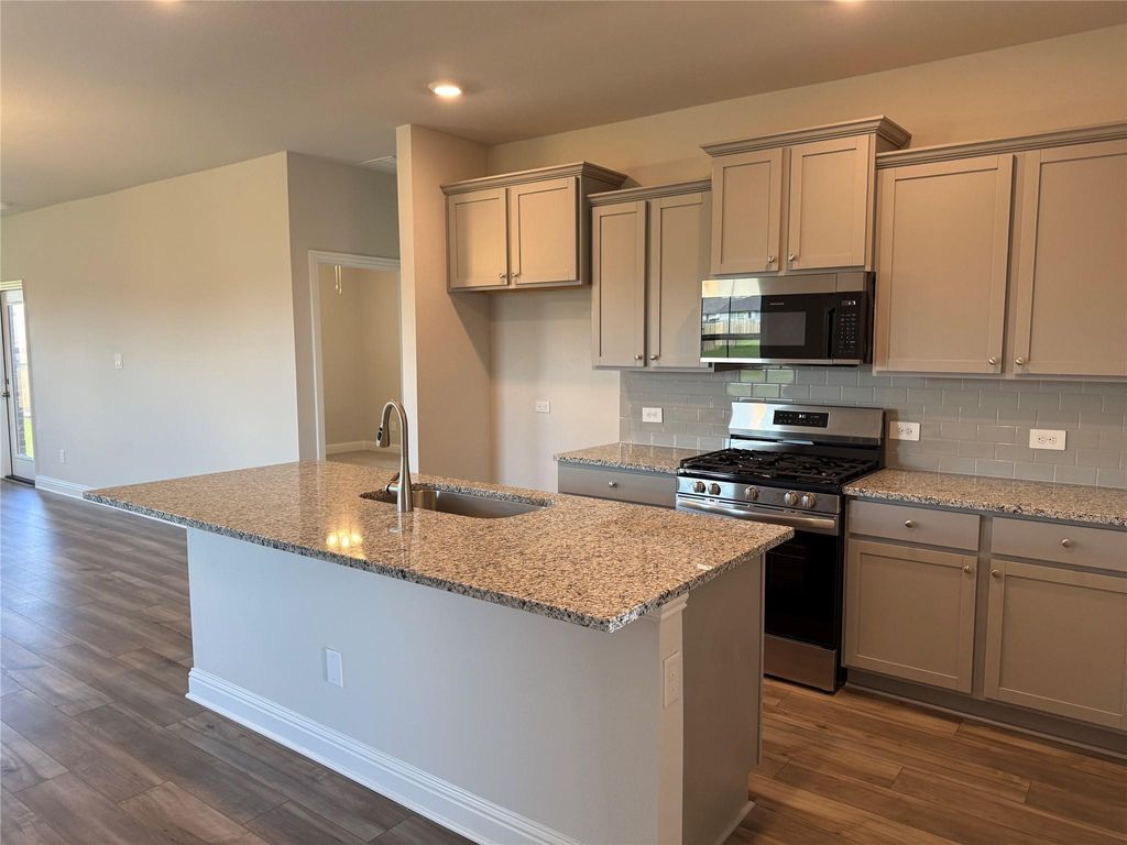 Photo of 4405 W Bayou Maison Circle, Dickinson, TX 77539 (MLS # 62204491)