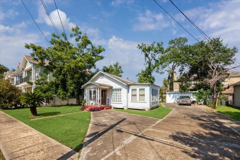 Photo of 1326 Lawrence Street, Houston, TX 77008 (MLS # 13840235)