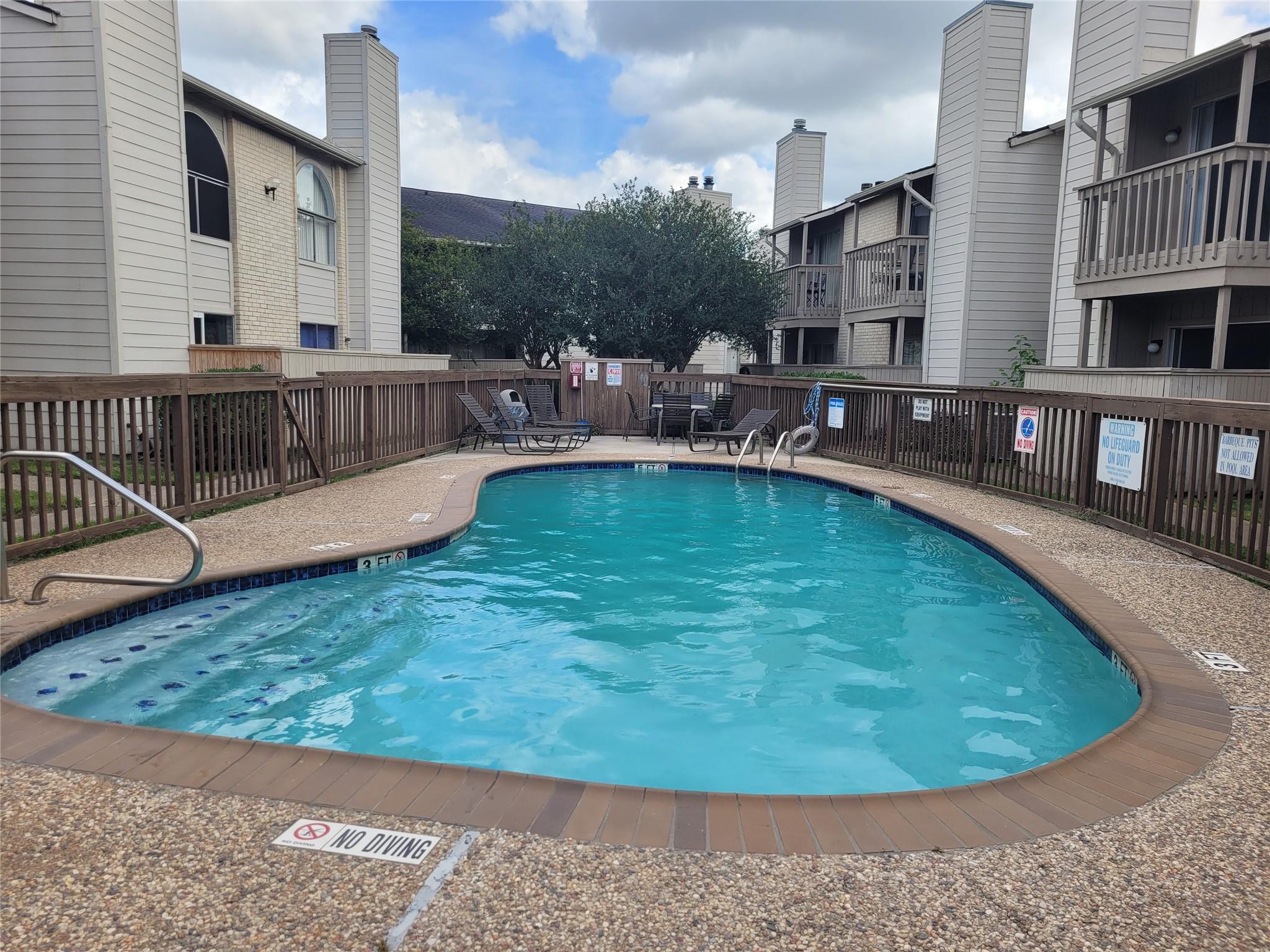 3919 Fairmont Parkway 180