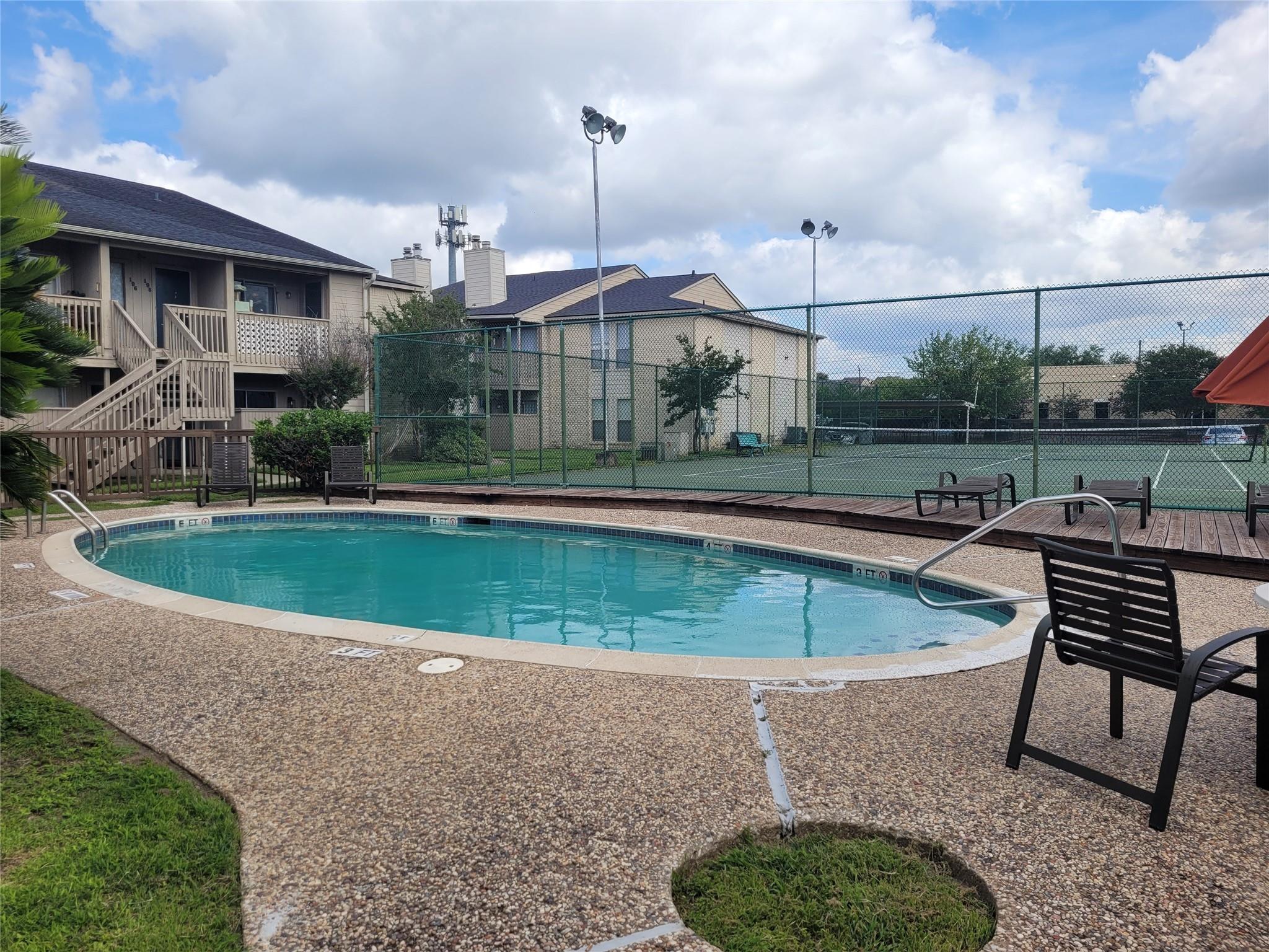 3919 Fairmont Parkway 180