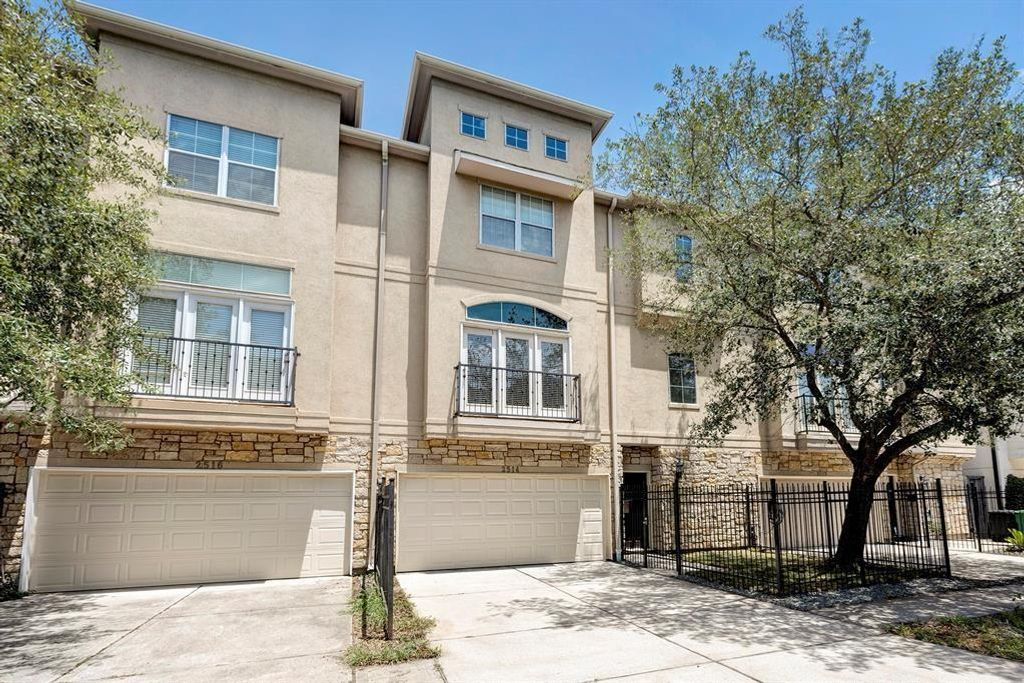 Photo of 2514 Maxroy Street, Houston, TX 77007 (MLS # 26526184)