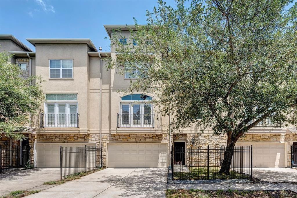Photo of 2514 Maxroy Street, Houston, TX 77007 (MLS # 26526184)