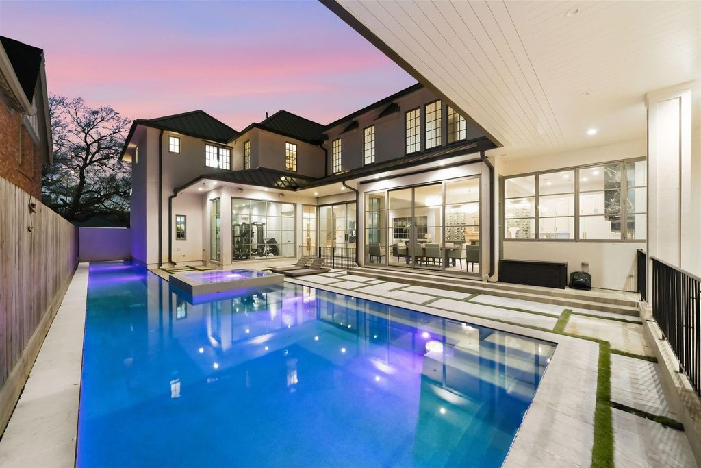 Photo of 2615 Yupon Street, Houston, TX 77006 (MLS # 94050276)