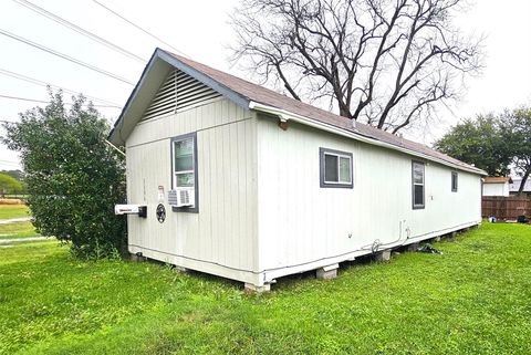 Homes For Sale - 1106 S Airhart Drive<br/> Baytown, TX 77520