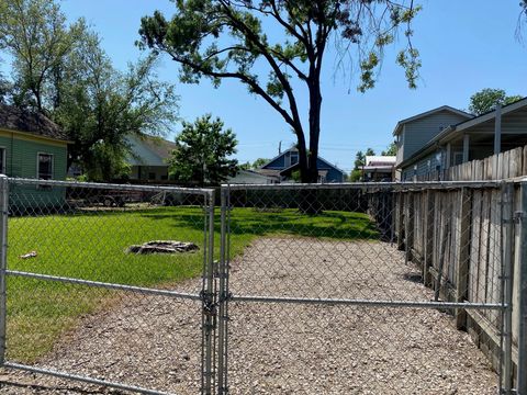 Photo of 1911 Chestnut Street, Houston, TX 77009 (MLS # 35670353)