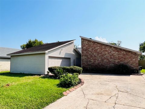 Photo of 327 Maybrook Drive, Houston, TX 77015 (MLS # 78963864)
