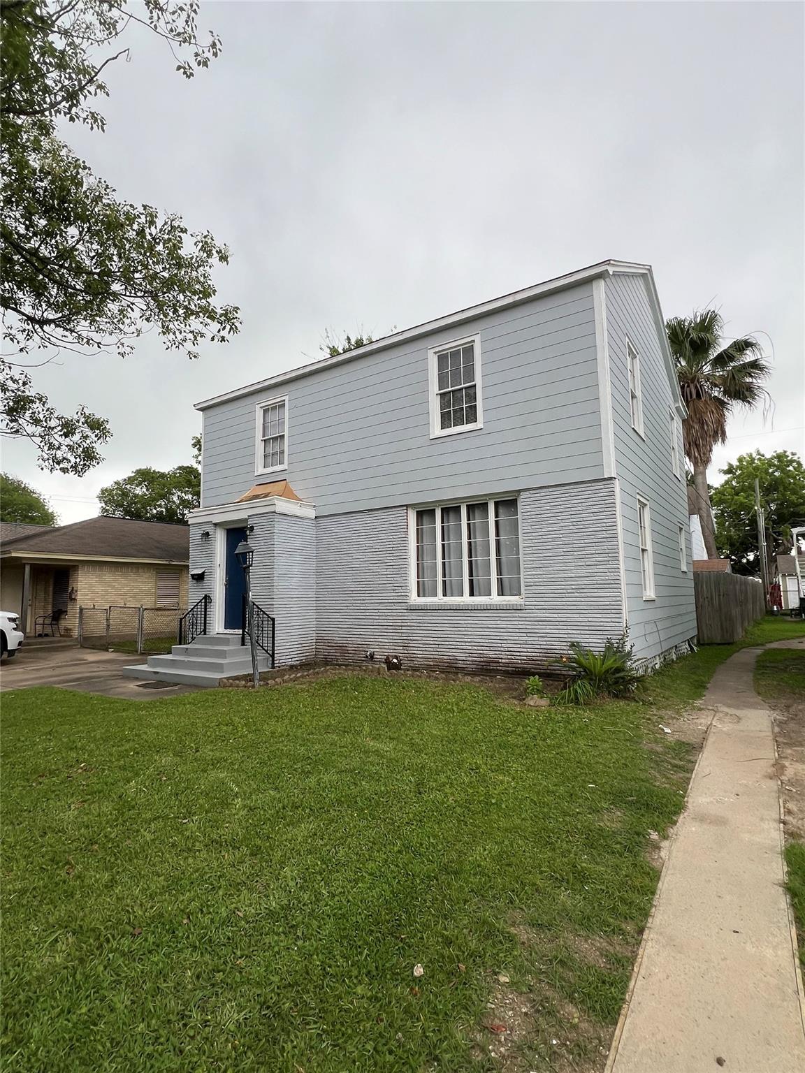 4711 Avenue R 1/2
