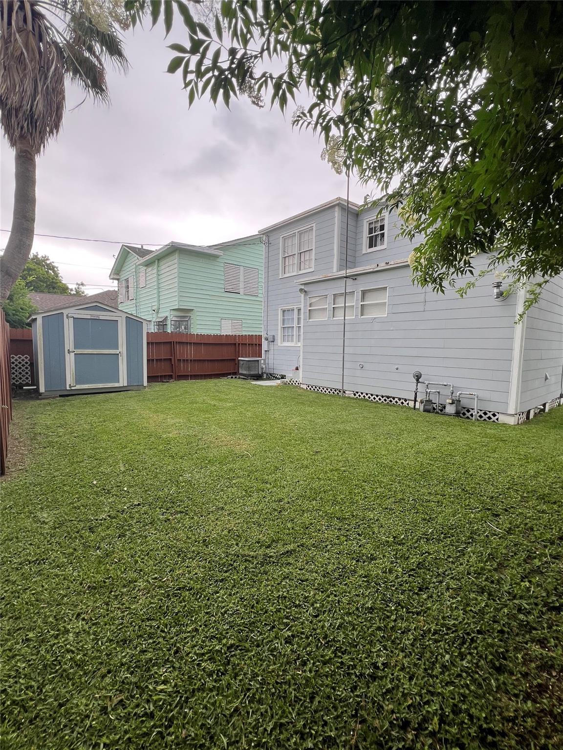 4711 Avenue R 1/2