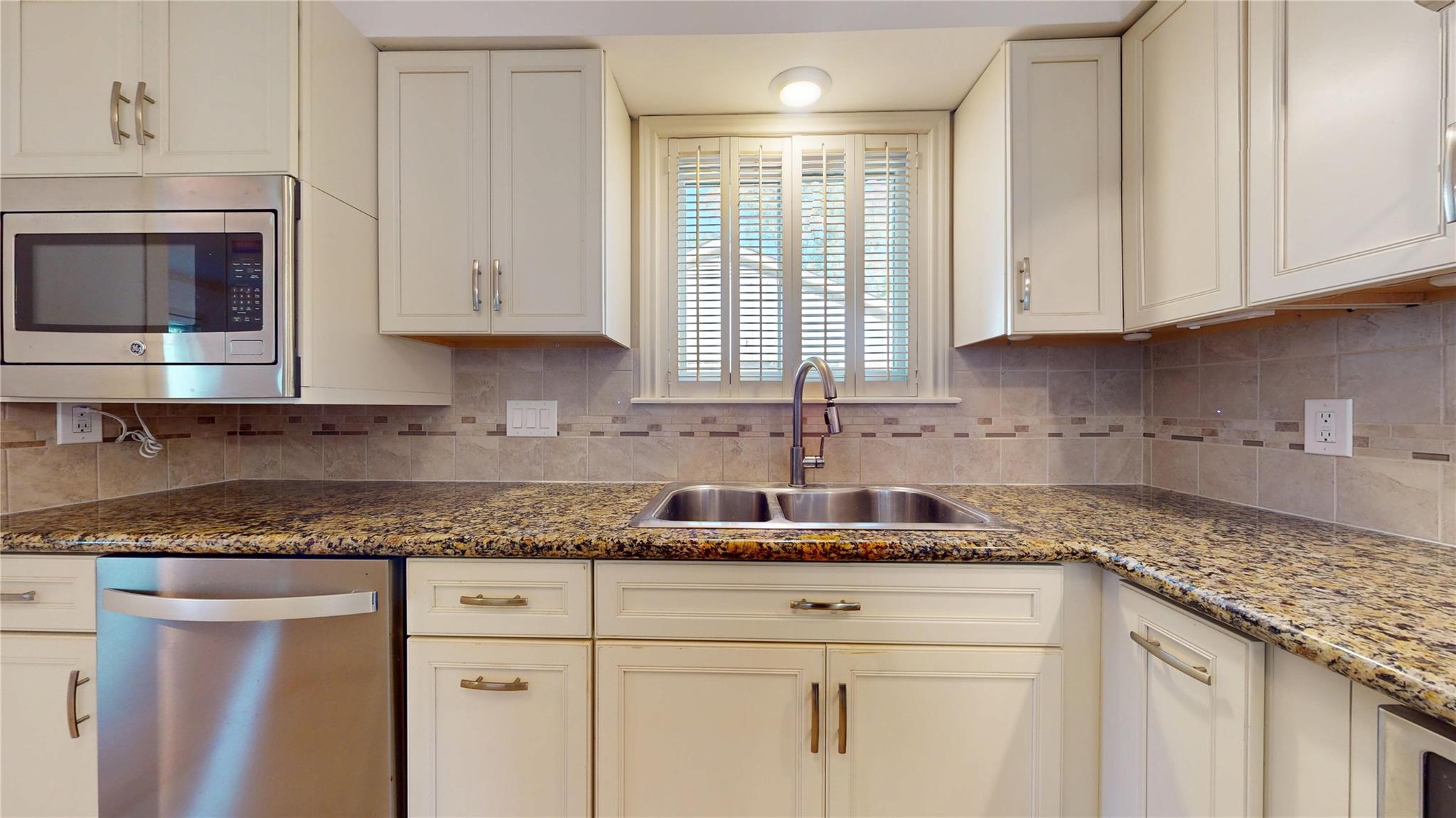 1915 Ashford Hollow Lane