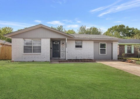 Photo of 3022 Poe Road, Houston, TX 77051 (MLS # 10444252)