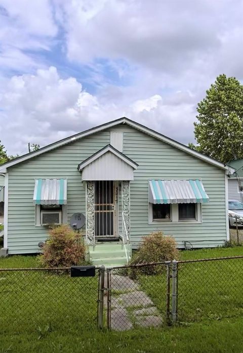 Photo of 3017 Retta St St, Houston, TX 77026 (MLS # 83894169)