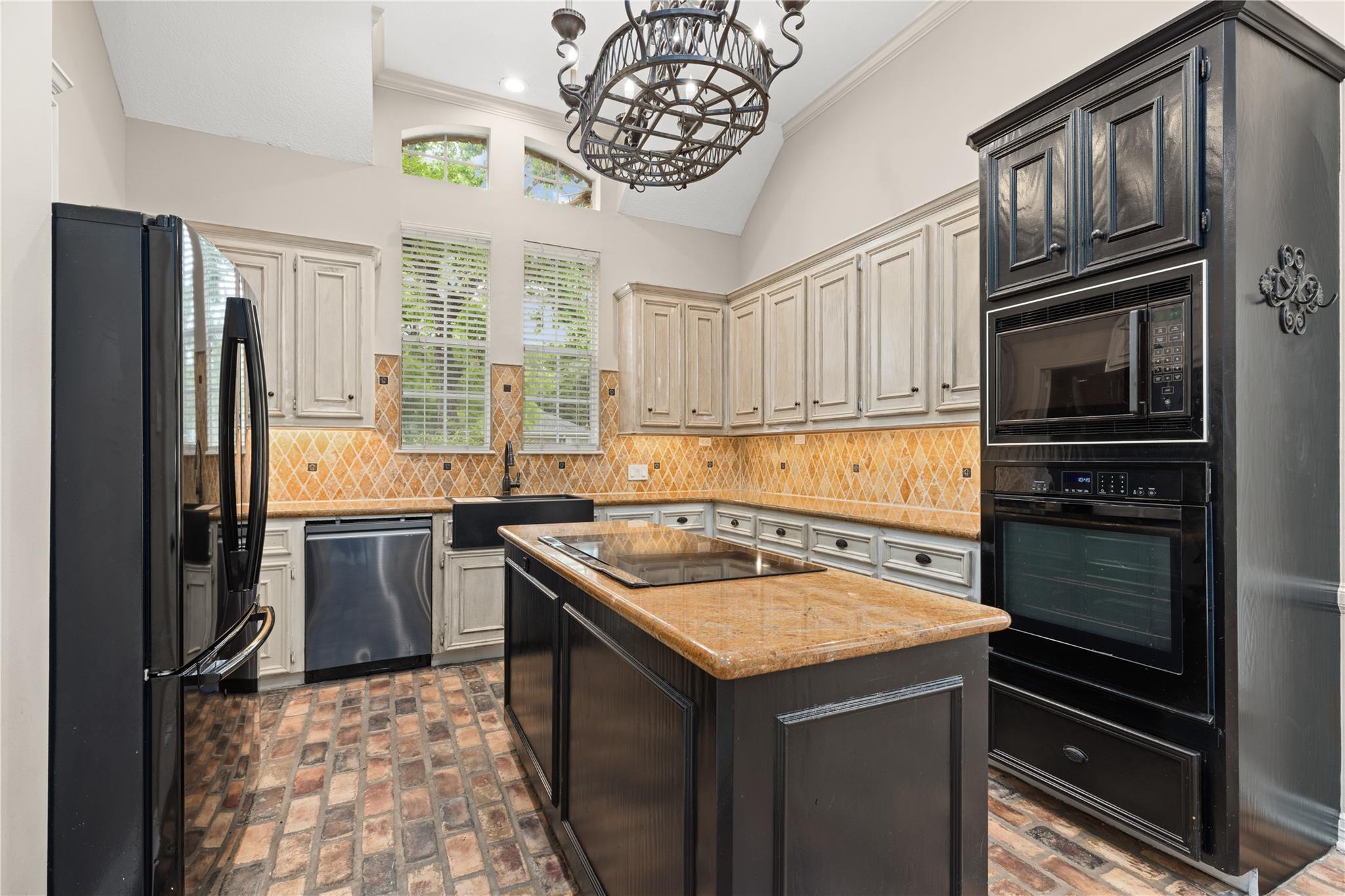 1911 Tawny Oaks Drive