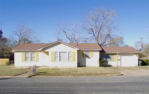 Photo of 604 S Mechanic Street, Weimar, TX 78962 (MLS # 35336084)