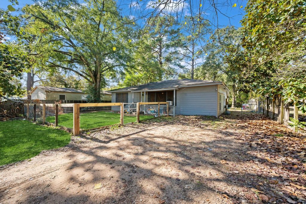 Photo of 412 Dunnam Avenue, Cleveland, TX 77327 (MLS # 93174854)