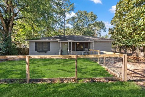 Photo of 412 Dunnam Avenue, Cleveland, TX 77327 (MLS # 93174854)