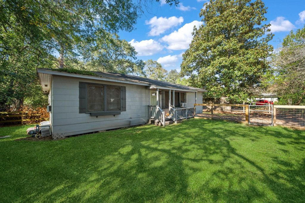 Photo of 412 Dunnam Avenue, Cleveland, TX 77327 (MLS # 93174854)