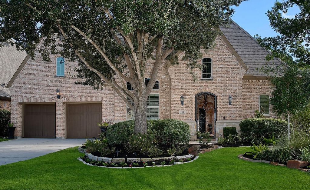 Photo of 22 Lake Reverie Place, The Woodlands, TX 77375 (MLS # 22144042)