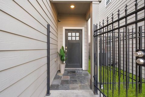 Tiny photo for 4004 Weslow Street, Houston, TX 77087 (MLS # 70895472)