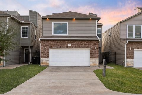 Tiny photo for 4004 Weslow Street, Houston, TX 77087 (MLS # 70895472)