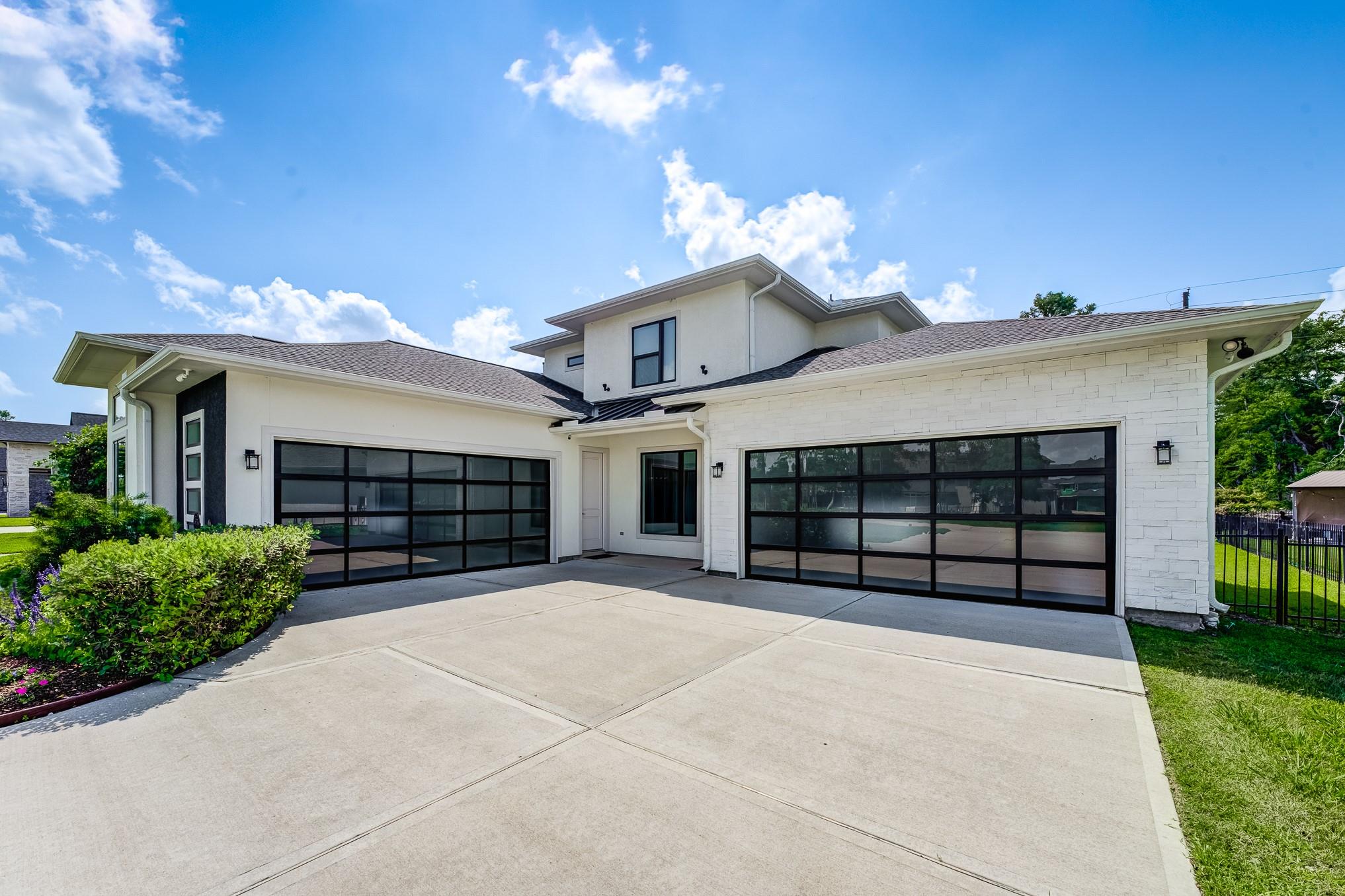 1002 Royal Lakes Manor Boulevard