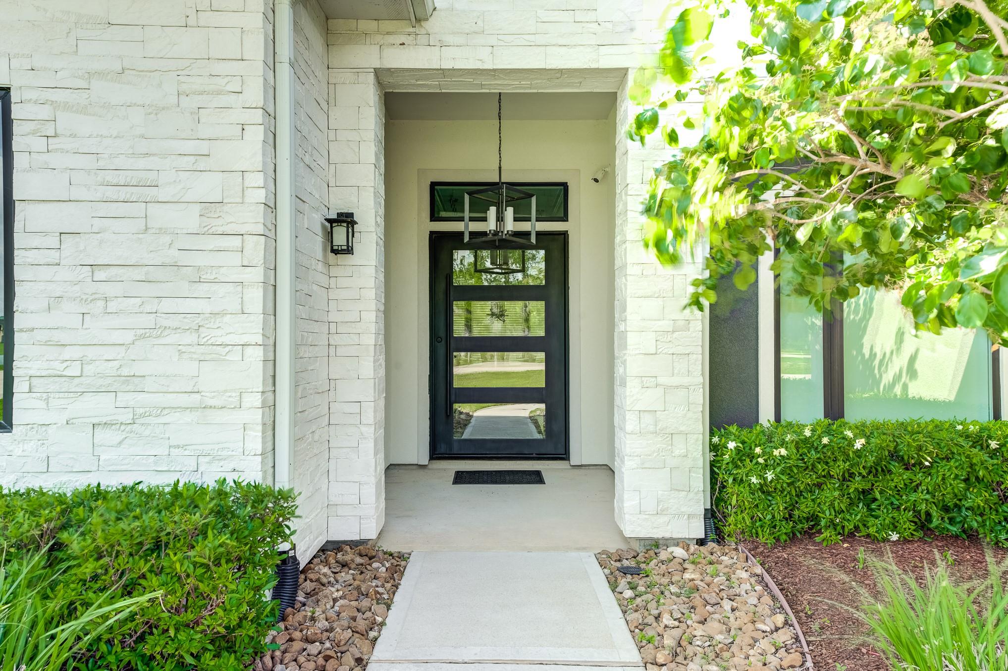 1002 Royal Lakes Manor Boulevard