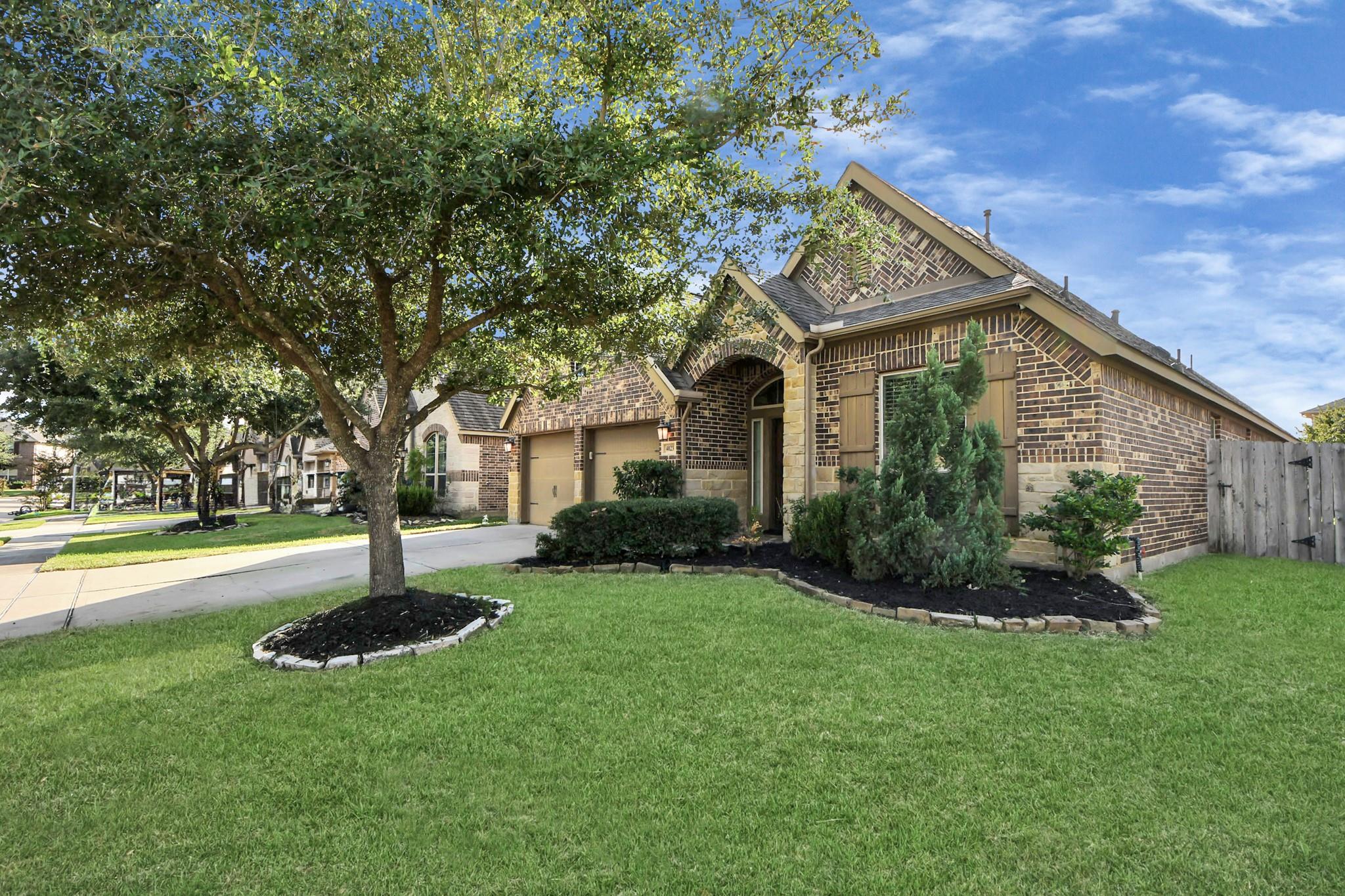 4023 Duccio River Way
