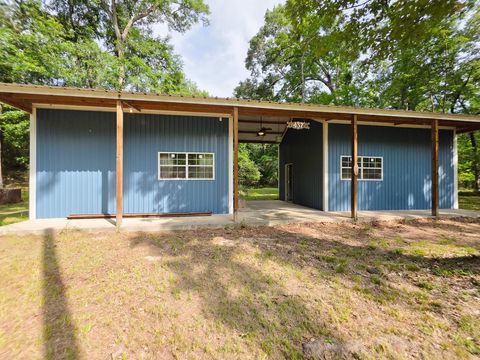 Photo of 437 E Lumbermans Road, Onalaska, TX 77360 (MLS # 78972003)