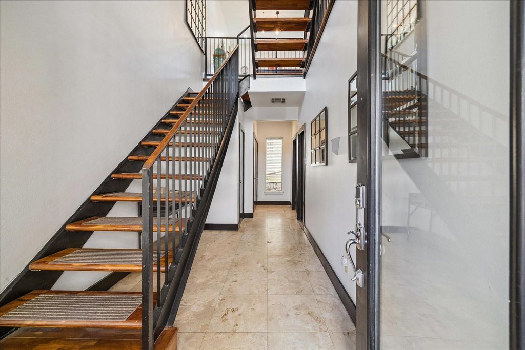 Photo of 908 Hutchins Street, Houston, TX 77003 (MLS # 4917376)