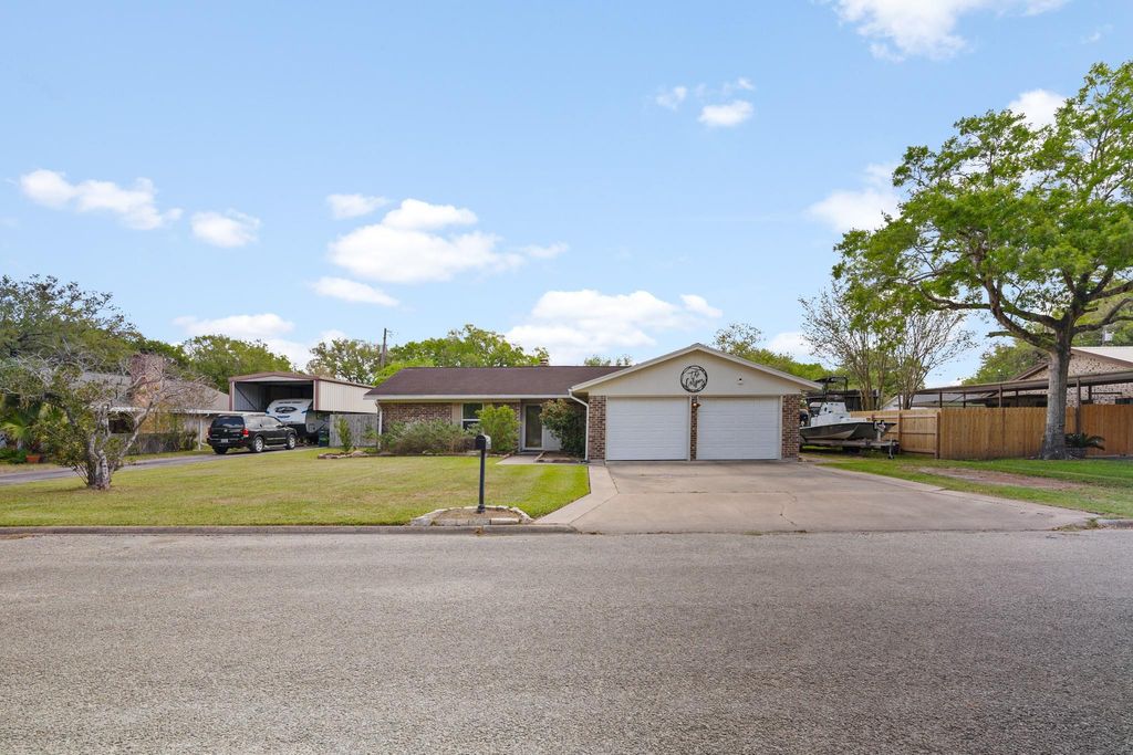 Photo of 1003 Virginia Street, Edna, TX 77957 (MLS # 49682649)