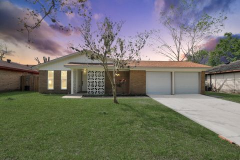 Photo of 5619 Newquay Street, Houston, TX 77085 (MLS # 83460175)