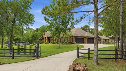 Photo of 260 Ridge Lake Drive, Montgomery, TX 77316 (MLS # 14211847)