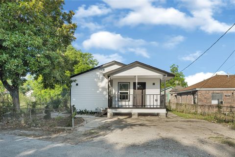 Photo of 2811 Amboy Street, Houston, TX 77026 (MLS # 64399122)
