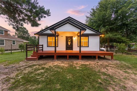 Photo of 650 County Road 3404, Cleveland, TX 77327 (MLS # 10069140)
