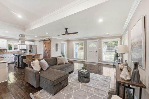 Photo of 1008 Lawndale Avenue, Brenham, TX 77833 (MLS # 77994634)