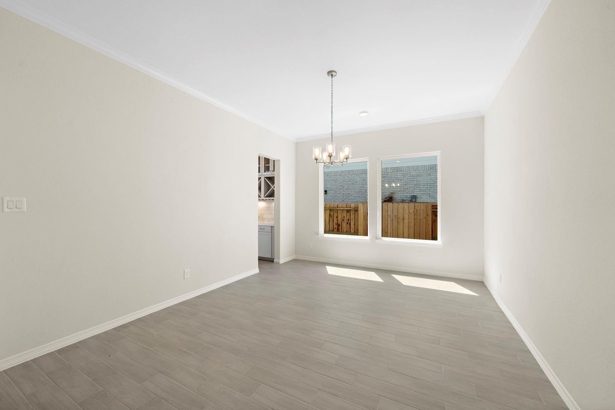 9806 Oakwood Trail