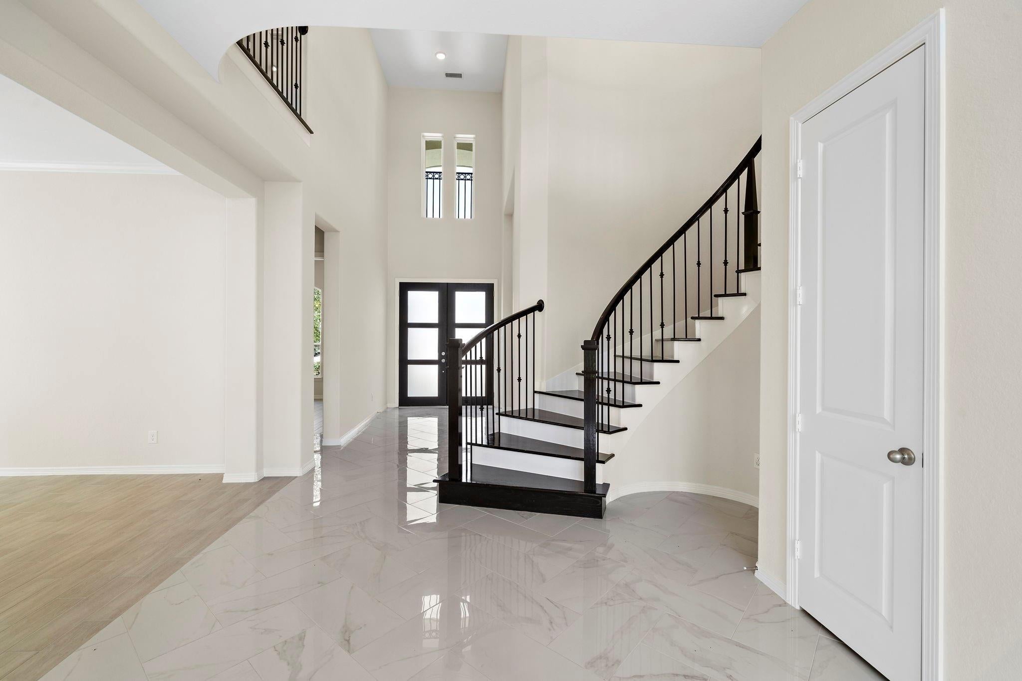 9806 Oakwood Trail