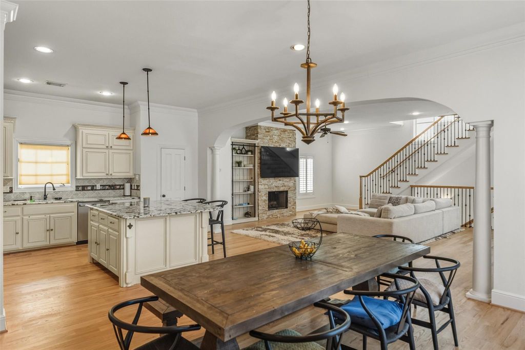 Photo of 1302 Antoine Drive #A, Houston, TX 77055 (MLS # 12383484)