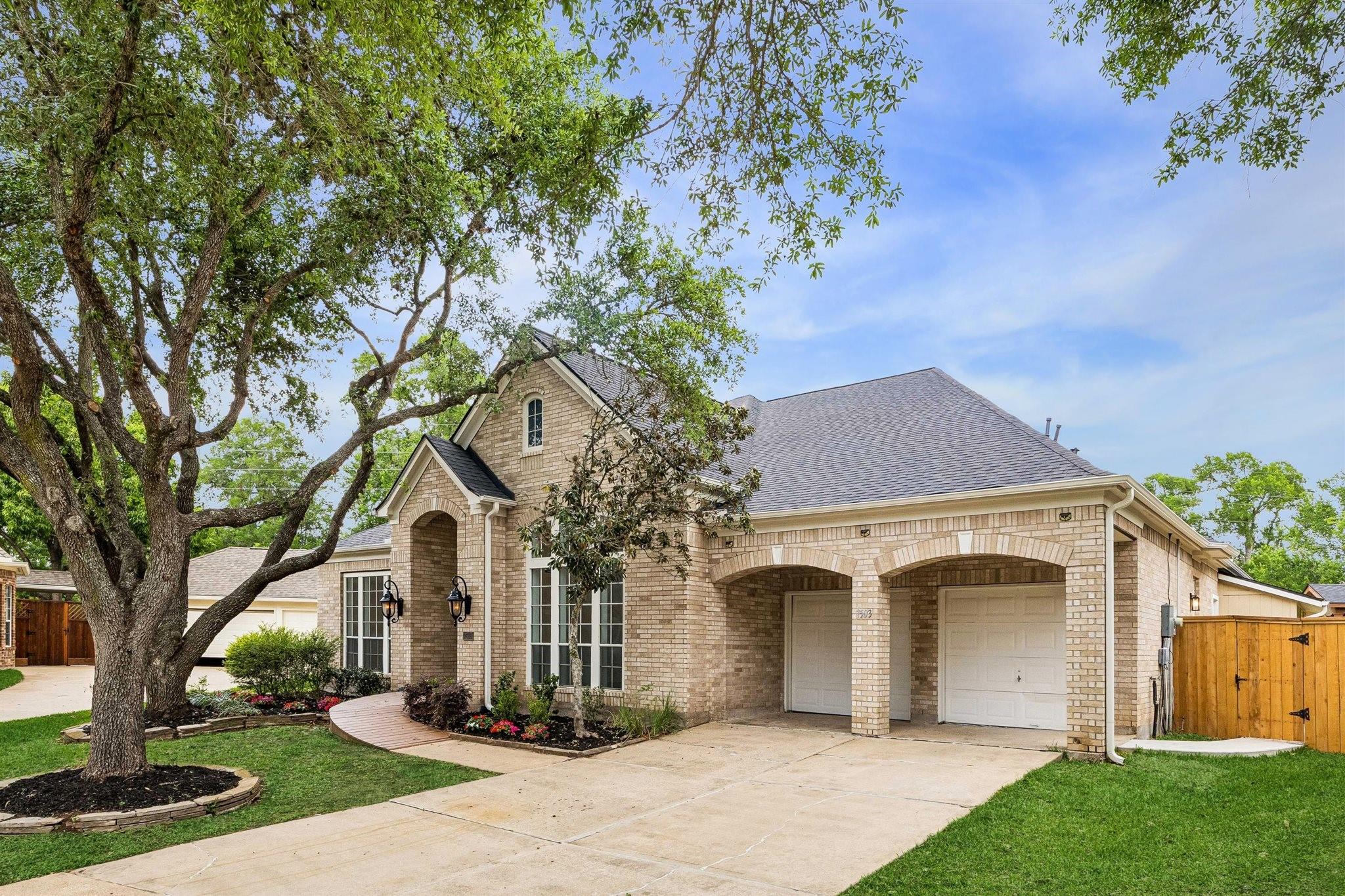 7503 Northwoods Drive