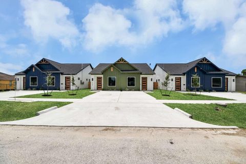 Photo of 7914 Gladstone Street, Houston, TX 77051 (MLS # 42512618)