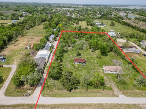 Photo of 1116 Battlebell Road, Highlands, TX 77562 (MLS # 62083332)