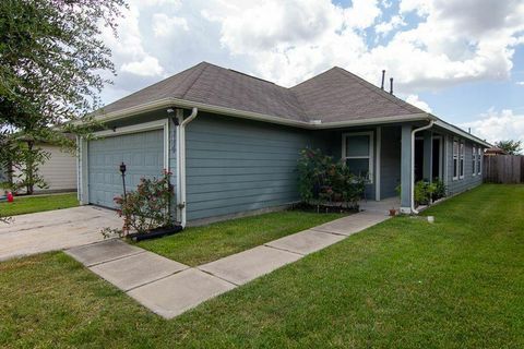 Photo of 5431 Plantation Forest Dr, Katy, TX 77449 (MLS # 12586604)